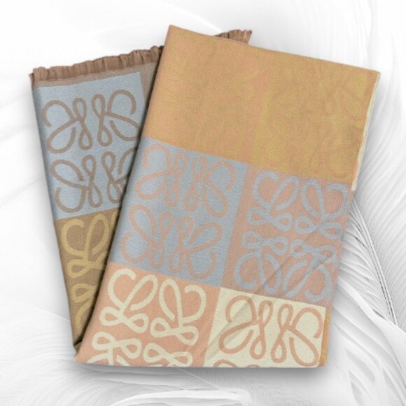 Soft Reversible Jacquard Shawl in Pastel Beige & Blush Elegant Lightweight Wrap - Picture 5 of 6